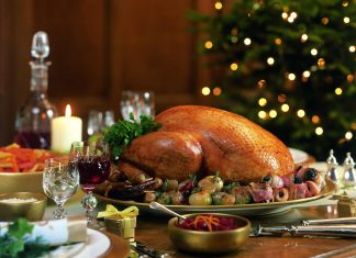 Bữa Tiệc Đêm Trong Nhà Vệ Sinh Bữa Tiệc Đêm Trong Nhà Vệ Sinh